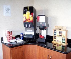 Alpha Inn & Suites San Francisco - Complimentary Coffee & Tea served in lobby