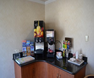 Alpha Inn & Suites San Francisco - Free Coffee, Tea and Juice every morning