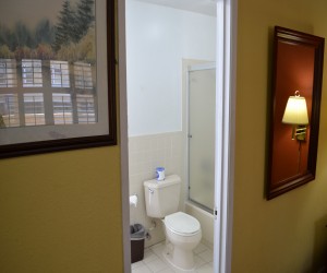 Alpha Inn & Suites San Francisco - All rooms feature Private Bathrooms