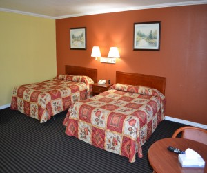 Alpha Inn & Suites San Francisco - Double Queen Bedroom at Alpha Inn & Suites