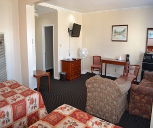 Alpha Inn & Suites San Francisco - 2 Queen Bedroom with Living Space